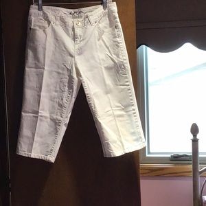Womens capris INC